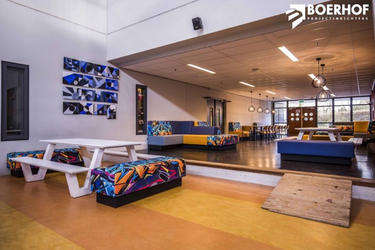 davant_projectmeubilair_zitbanken_voor_het_onderwijs_in_de_aula_boerhof